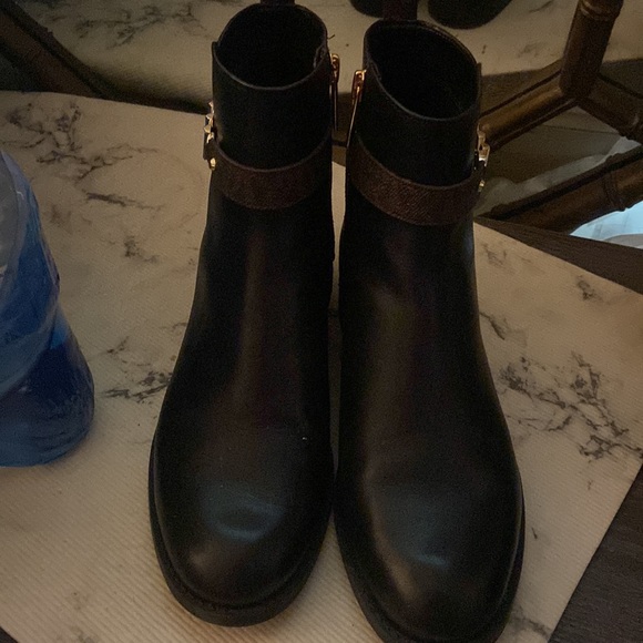 MK BOOTIES - Picture 2 of 3